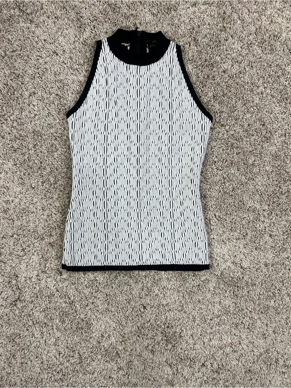 White House Black Market WHBM Sleeveless Top Mock Neck Wavy Patterned Stretch XS